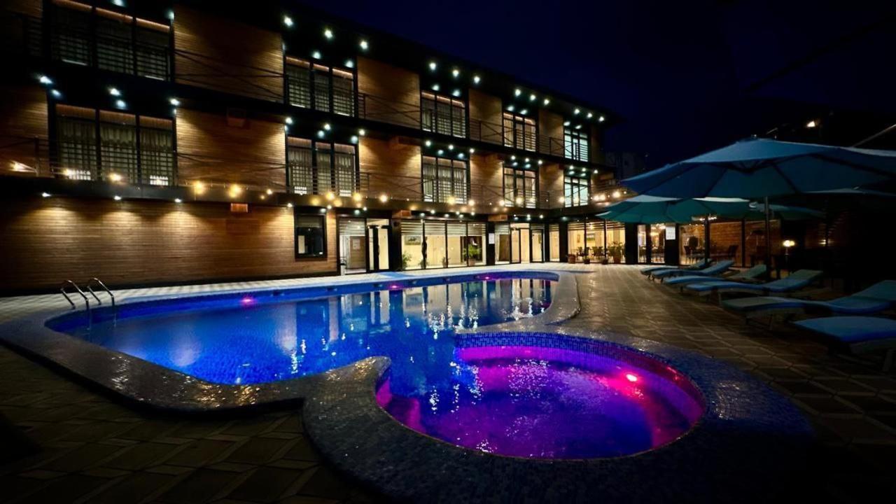 Barhat Hotel & Spa Taraz Exterior foto