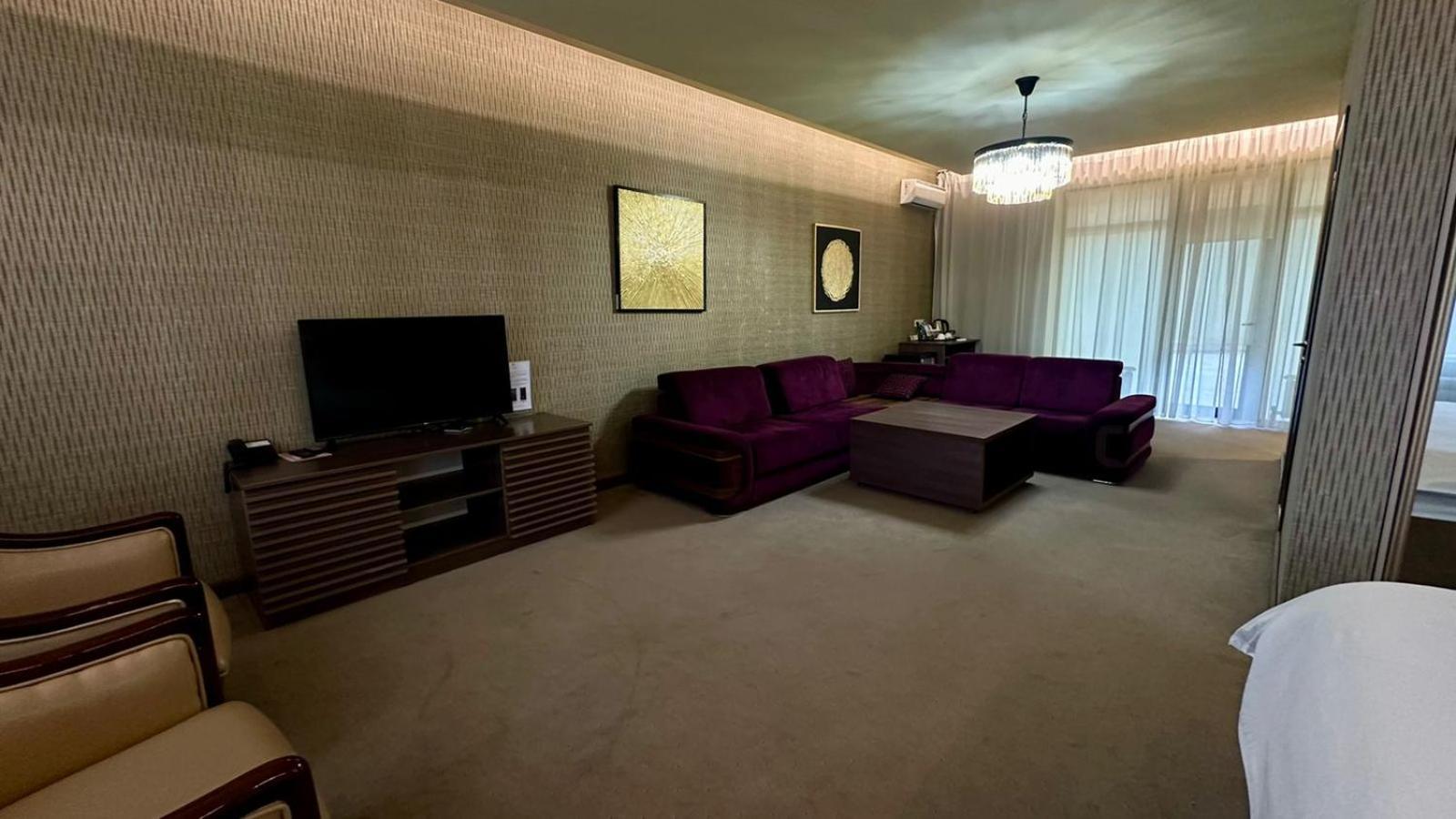 Barhat Hotel & Spa Taraz Exterior foto